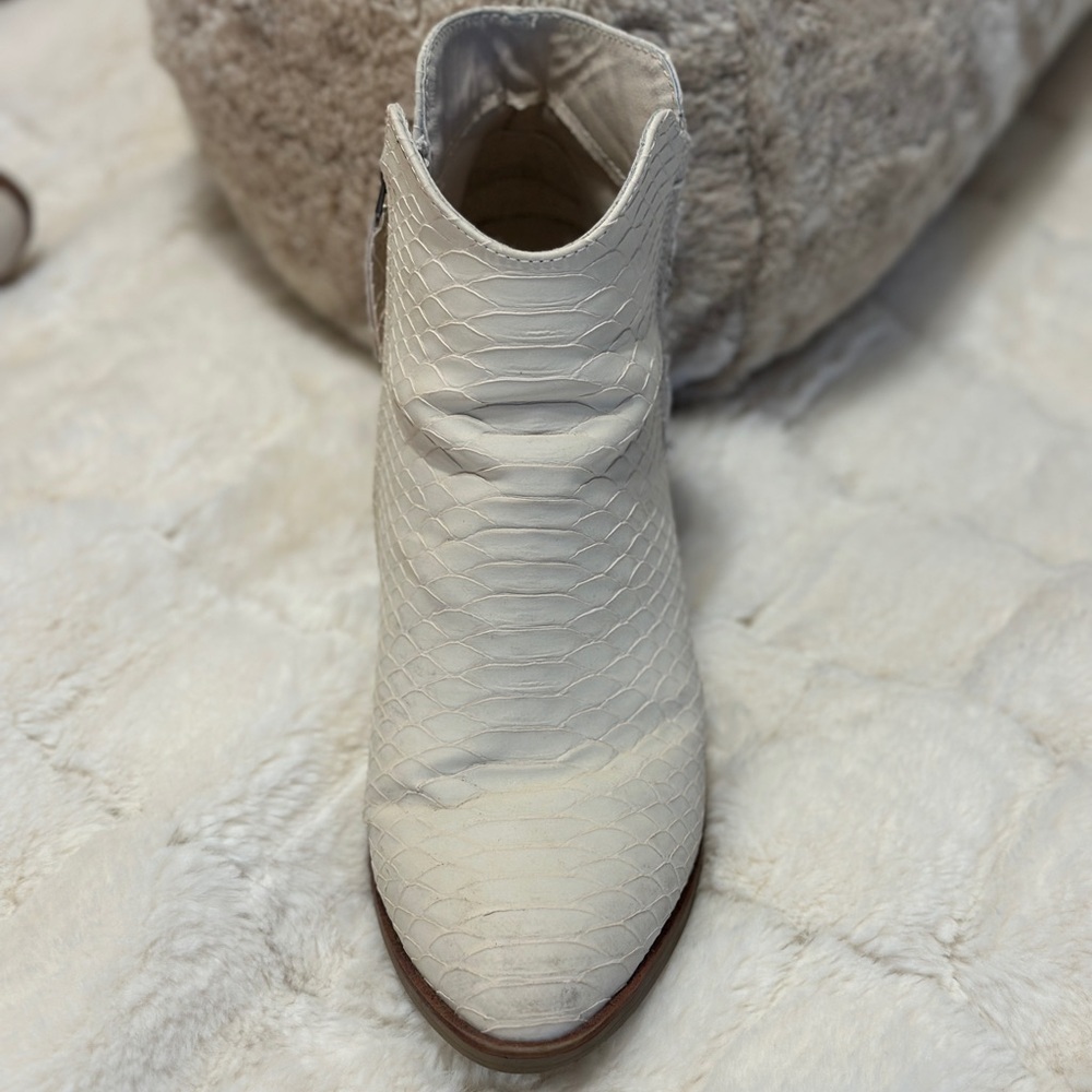 Women's White Textured Ankle Boots